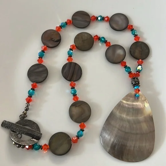 Sea Shell Pendant Beaded Necklace - Picture 5 of 5